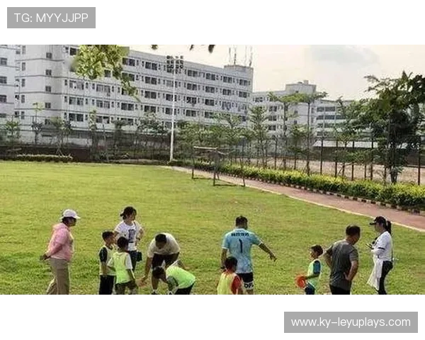 足球学院完善青训守门员的心理训练与实战模拟课程,足球守门员基础训练 足球学院完善青训守门员的心理训练与实战模拟课程,足球守门员基础训练